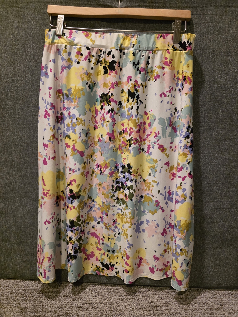 Printed A-Line Midi Skirt in White with Pastel Splash Size Med. Length 27in